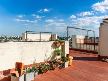 Venta departamento 4 amb en Monte Castro luminoso
