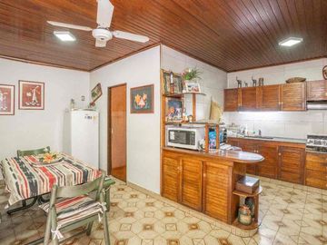 VENTA CASA DE 5 AMB TERRAZA Y COCHERA VILLA LURO