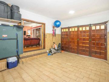 VENTA CASA DE 5 AMB TERRAZA Y COCHERA VILLA LURO