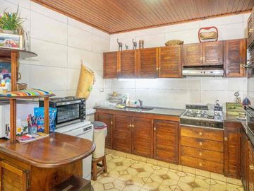 VENTA CASA DE 5 AMB TERRAZA Y COCHERA VILLA LURO