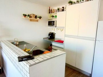 ALQUILER 3 AMB AMOBLADO PISO ALTO BALCON PARRILLA