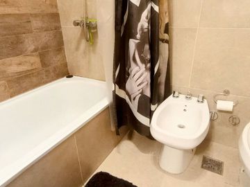 ALQUILER 3 AMB AMOBLADO PISO ALTO BALCON PARRILLA