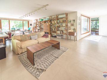 Venta casa 7 amb en Parque Leloir pileta cocheras