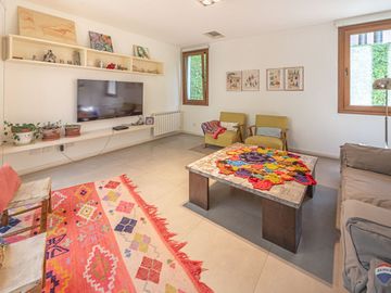 Venta casa 7 amb en Parque Leloir pileta cocheras