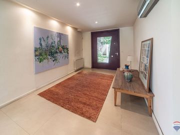 Venta casa 7 amb en Parque Leloir pileta cocheras