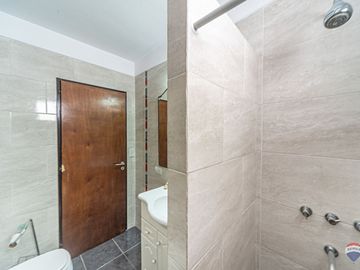 Casa 5 ambientes venta Ramos Mejia con jardin