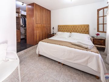 Casa 5 ambientes venta Ramos Mejia con jardin