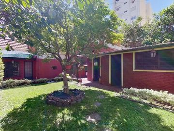 CASA 4 AMBIENTES EN 2 PLANTAS CON JARDÍN