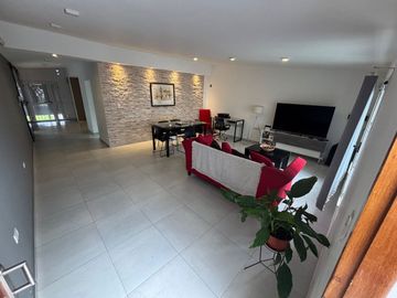 VENTA CASA 2 DORM EN BARRIO TALLERES O CON PILETA
