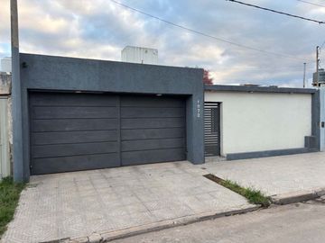 VENTA CASA 2 DORM EN BARRIO TALLERES O CON PILETA