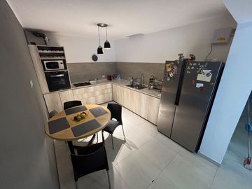 VENTA CASA 2 DORM EN BARRIO TALLERES O CON PILETA