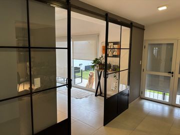 VENTA CASA 2 DORM EN BARRIO TALLERES O CON PILETA