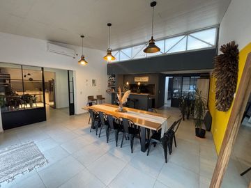 VENTA CASA 2 DORM EN BARRIO TALLERES O CON PILETA