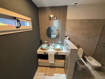 VENTA CASA 2 DORM EN BARRIO TALLERES O CON PILETA