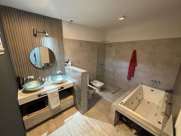 VENTA CASA 2 DORM EN BARRIO TALLERES O CON PILETA