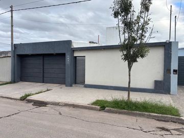 VENTA CASA 2 DORM EN BARRIO TALLERES O CON PILETA