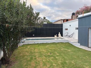 VENTA CASA 2 DORM EN BARRIO TALLERES O CON PILETA