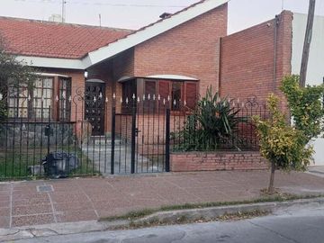 VENTA CASA 3 D- APTA CRED BCO NAC- B° OBSERVATORIO