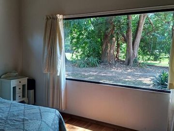 VENTA CASA DE DISEÑO CON PILETA , B° LA SOBERANA