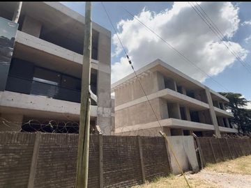 VENTA DPTO 2 AMBIENTES 57, M2 COCHERA SUM MORENO