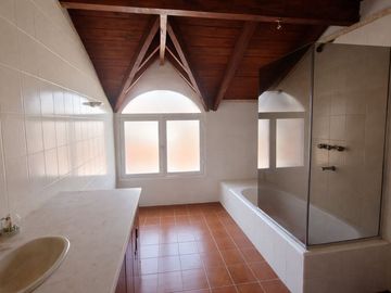 VENTA CASA  3 DORMITORIOS BARRIO PUEYRREDON CBA