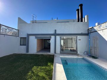 VENTA CASA 4 DOR + PILETA DOCTA 1° ETAPA, CORDOBA