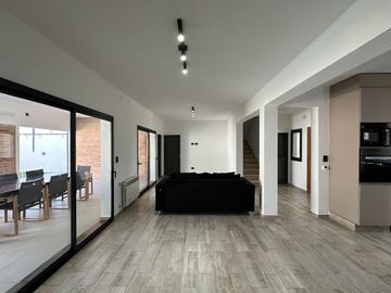 VENTA CASA 4 DOR + PILETA DOCTA 1° ETAPA, CORDOBA