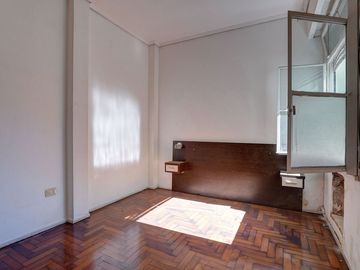 VENTA DEPARTAMENTO 2 AMBIENTES  FLORES LUMINOSO