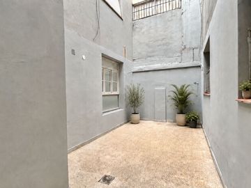 Venta Depto. 3 amb. V. Urquiza. Planta baja. Patio