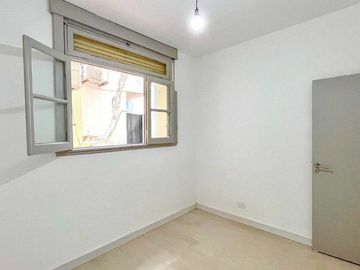 Venta Depto. 3 amb. V. Urquiza. Planta baja. Patio