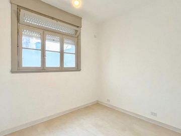 Venta Depto. 3 amb. V. Urquiza. Planta baja. Patio