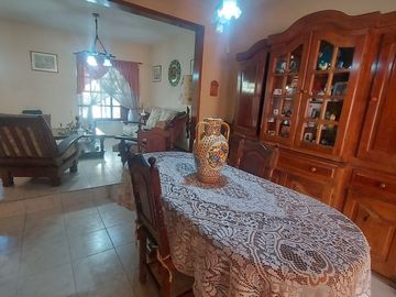 CASA DUPLEX 4 AMBIENTES CON PATIO JARDIN PARRILLA
