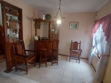 CASA DUPLEX 4 AMBIENTES CON PATIO JARDIN PARRILLA