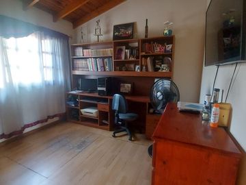 CASA DUPLEX 4 AMBIENTES CON PATIO JARDIN PARRILLA