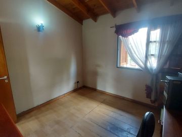 CASA DUPLEX 4 AMBIENTES CON PATIO JARDIN PARRILLA