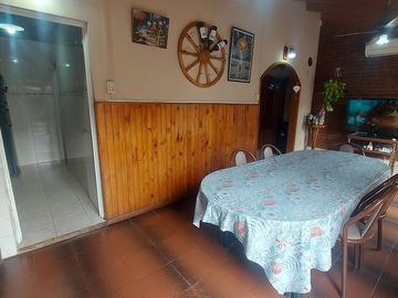CASA DUPLEX 4 AMBIENTES CON PATIO JARDIN PARRILLA
