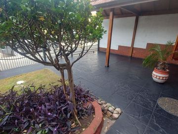CASA DUPLEX 4 AMBIENTES CON PATIO JARDIN PARRILLA