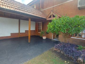 CASA DUPLEX 4 AMBIENTES CON PATIO JARDIN PARRILLA