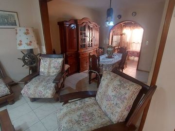 CASA DUPLEX 4 AMBIENTES CON PATIO JARDIN PARRILLA