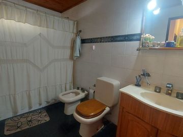 CASA DUPLEX 4 AMBIENTES CON PATIO JARDIN PARRILLA