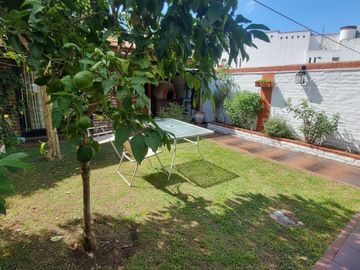 CASA DUPLEX 4 AMBIENTES CON PATIO JARDIN PARRILLA