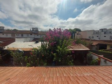CASA DUPLEX 4 AMBIENTES CON PATIO JARDIN PARRILLA
