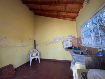Venta casa 3 ambientes con patio y cochera