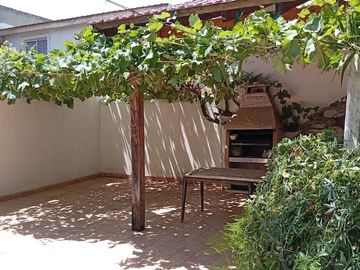 Venta casa 3 ambientes con patio y cochera