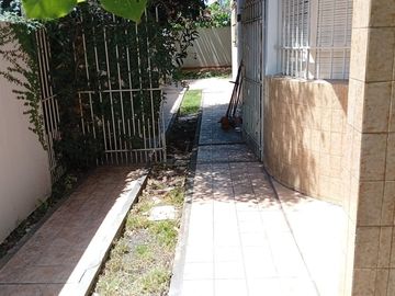 Venta casa 3 ambientes con patio y cochera