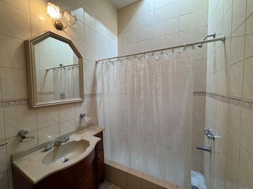 Venta casa 3 ambientes con patio y cochera
