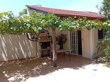 Venta casa 3 ambientes con patio y cochera
