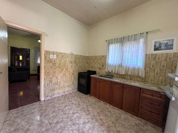 Venta casa 3 ambientes con patio y cochera