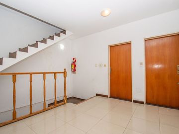 Departamento 3 amb. en duplex con patio Boedo