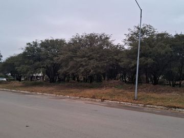Toledo: Terreno sobre acceso a Autopista 1500 m2